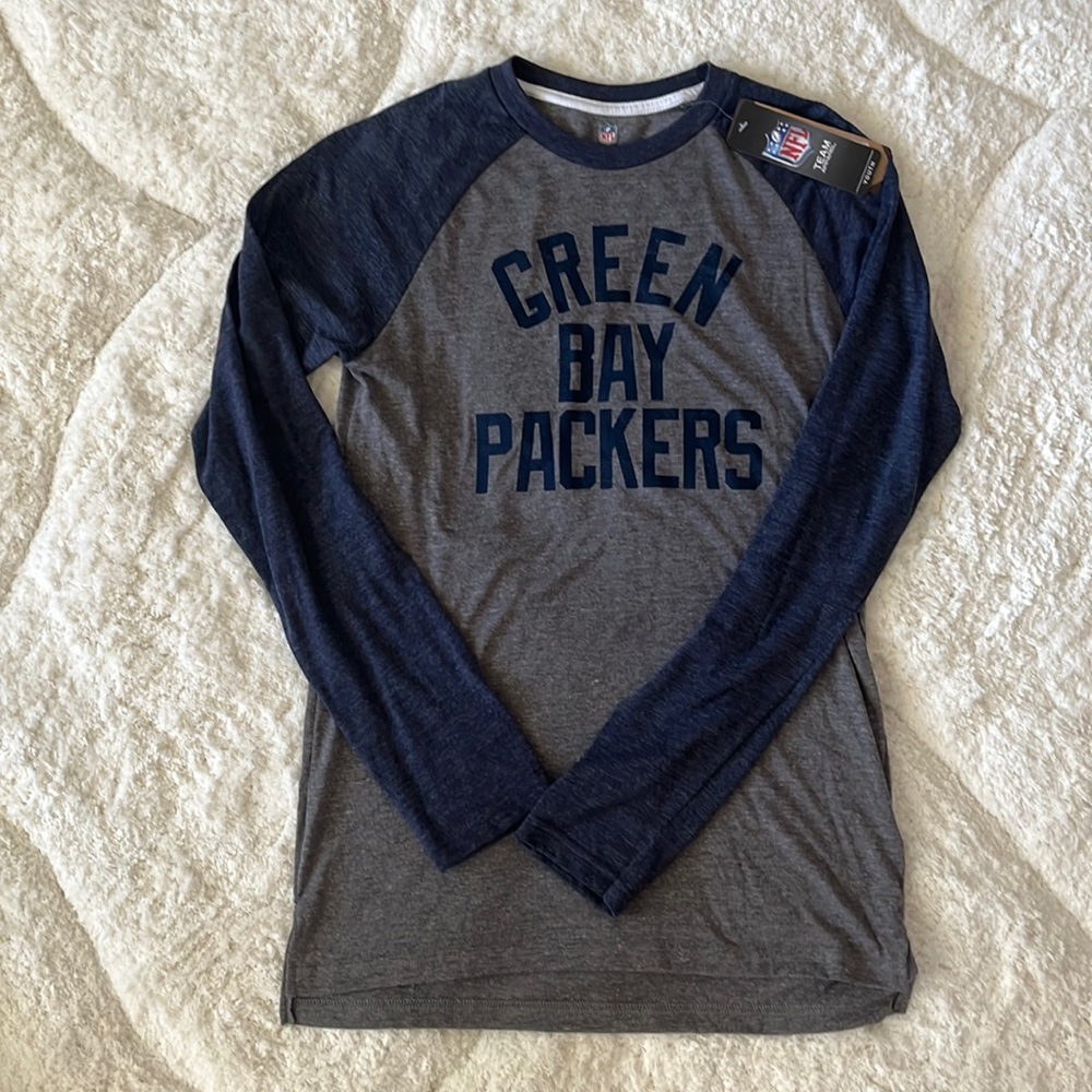 Youth Green Bay Packers long sleeve T-shirt. Size XL (18-20). New!